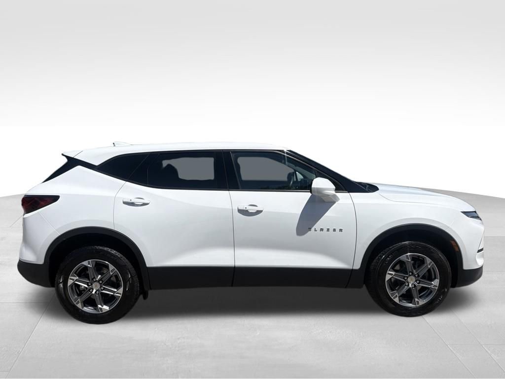 Used 2023 White Chevrolet LT image 7