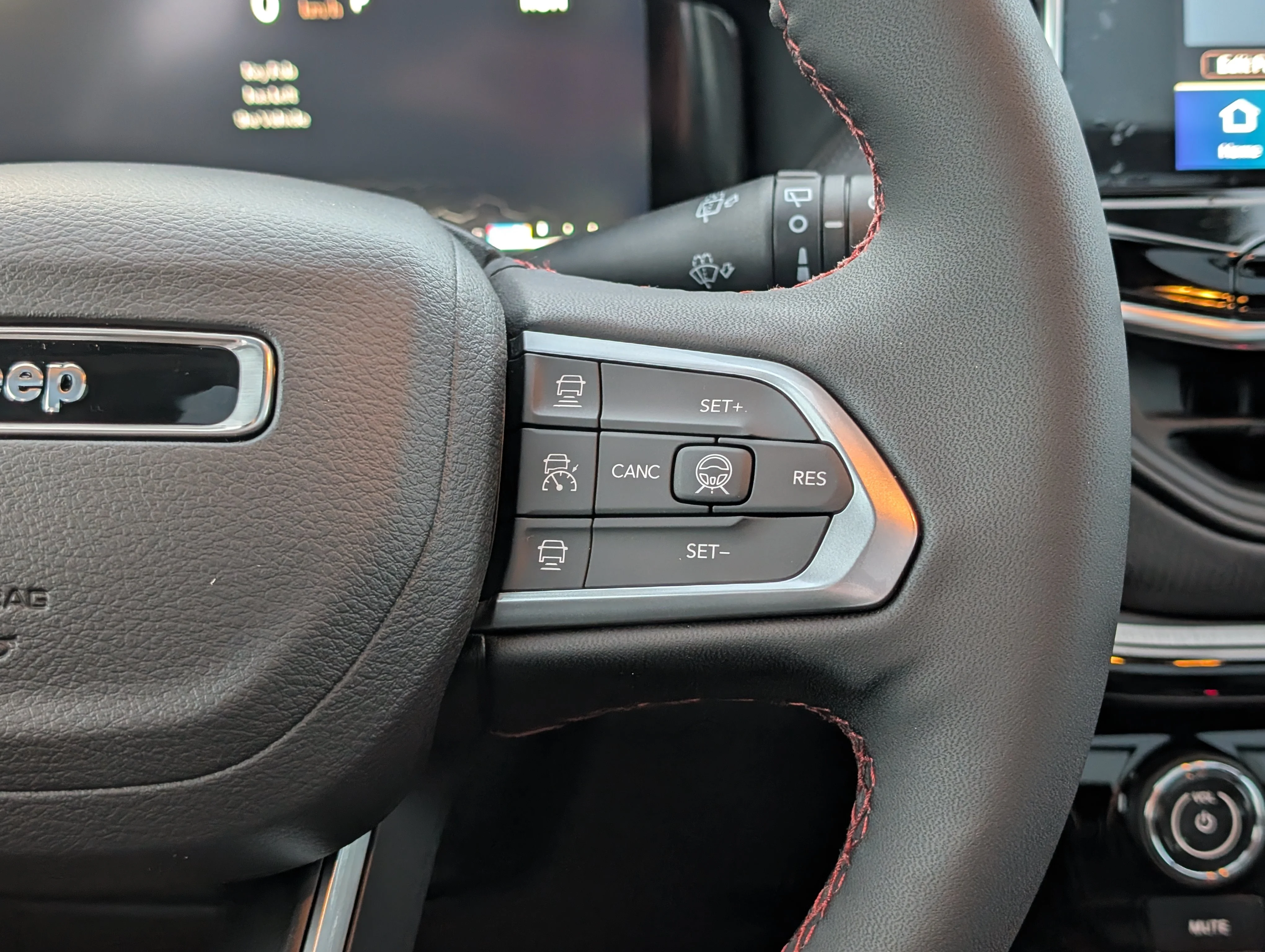 New 2025 Diamond Black Crystal Pearl Jeep Trailhawk Elite image 23