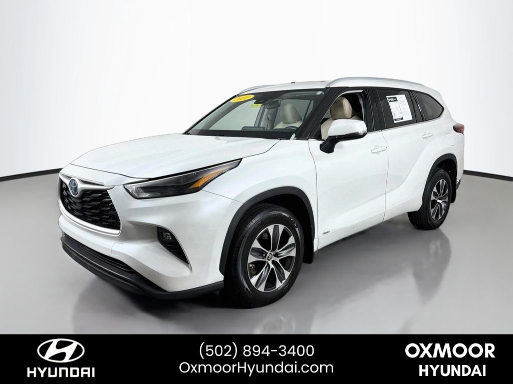 Used 2022 Wind Chill Pearl Toyota Hybrid XLE image 3