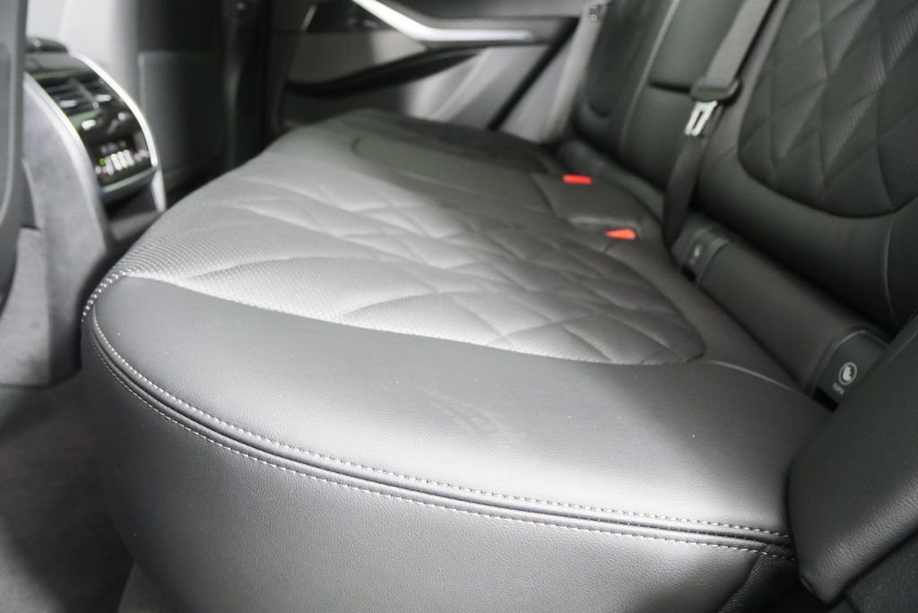 Used 2026 Carbon Black Metallic BMW sDrive40i image 15