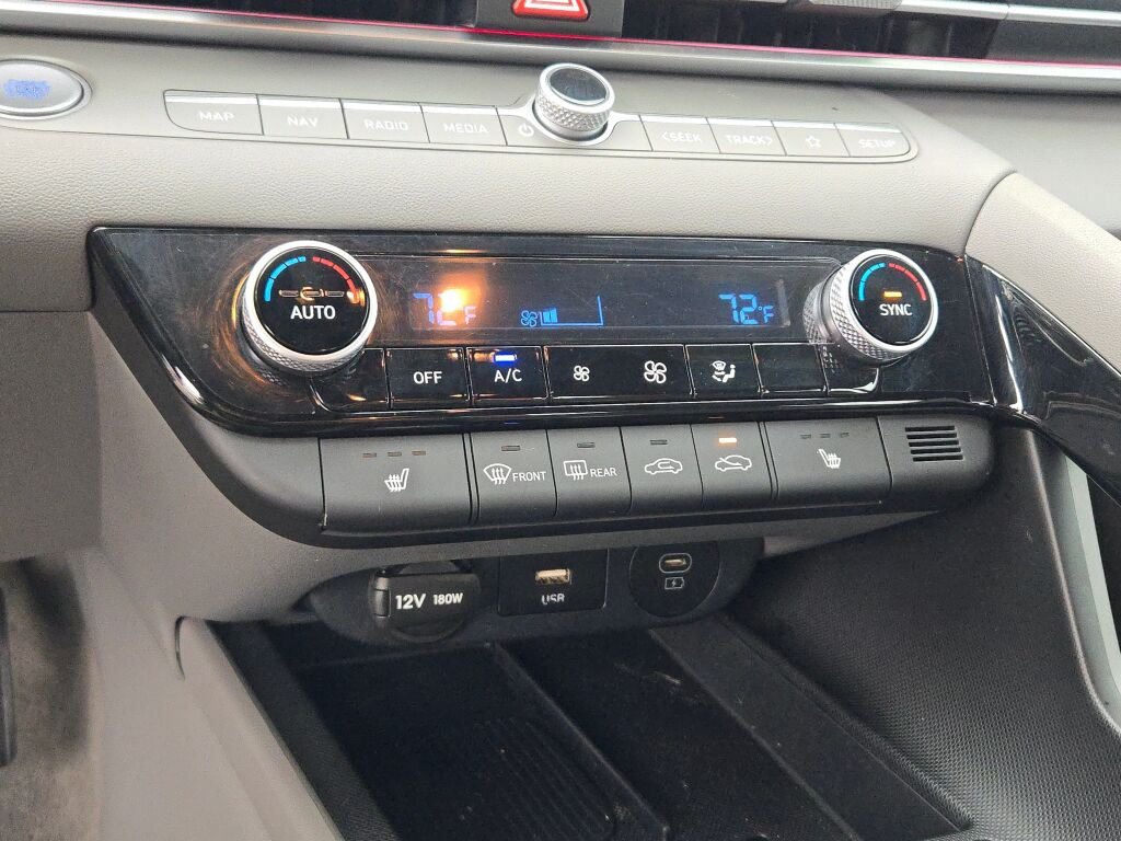 Used 2025 Black Hyundai SEL Convenience image 23