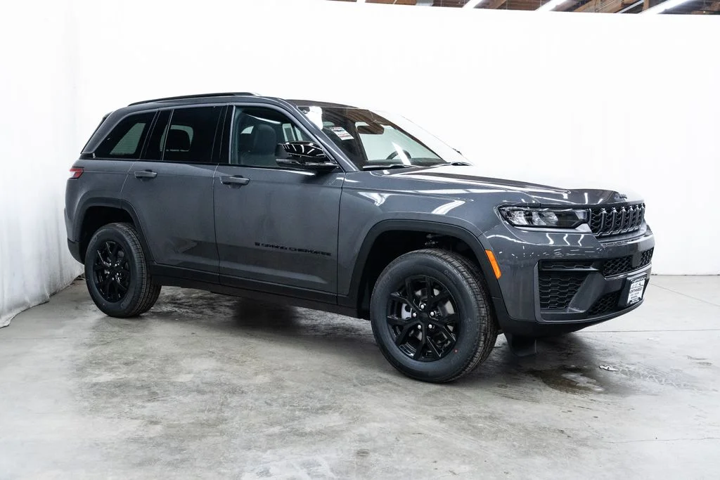 2026 Jeep Grand Cherokee Laredo Altitude 4x4's photo