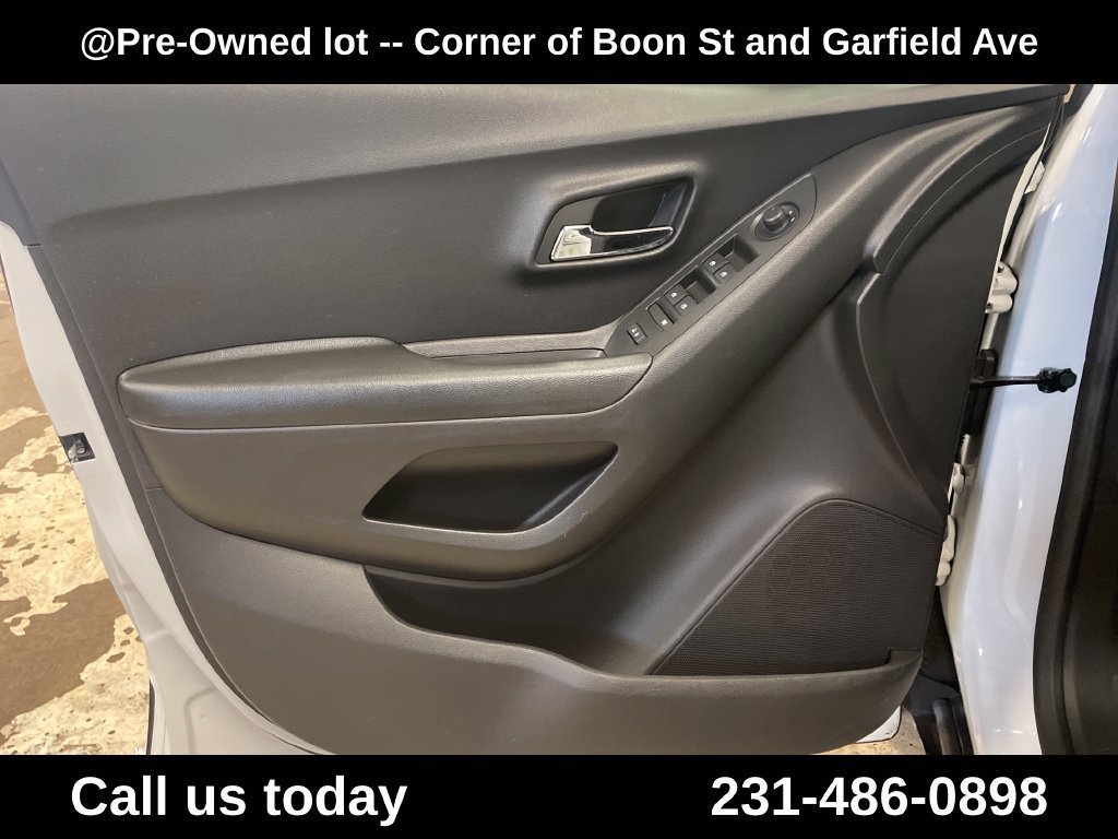 Used 2022 Summit White Chevrolet LT image 16