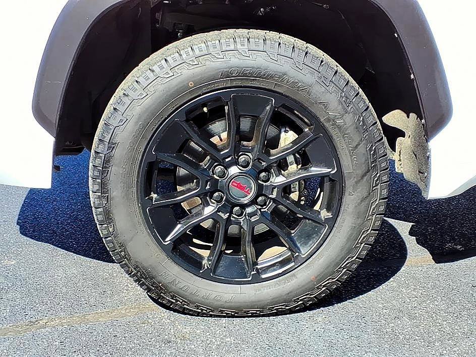 Used 2023 Ice Cap Toyota SR5 image 9