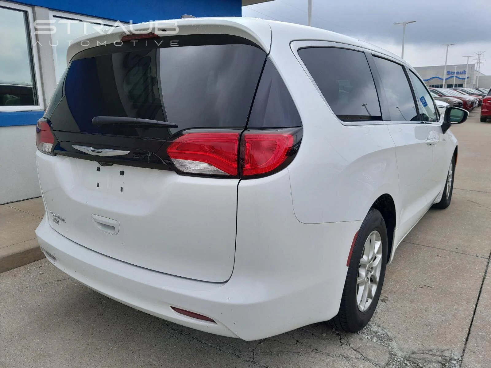 Used 2023 Bright White Clearcoat Chrysler LX image 8