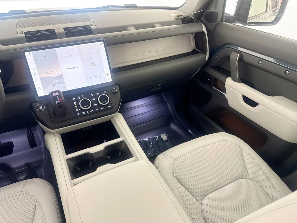 New 2026 Tasman Blue Land Rover X-Dynamic SE image 23