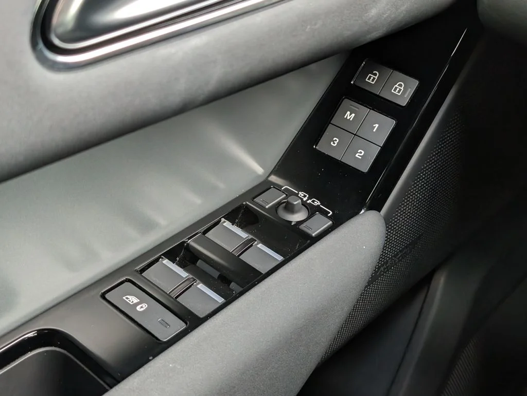 Certified Used 2025 White Land Rover S image 25