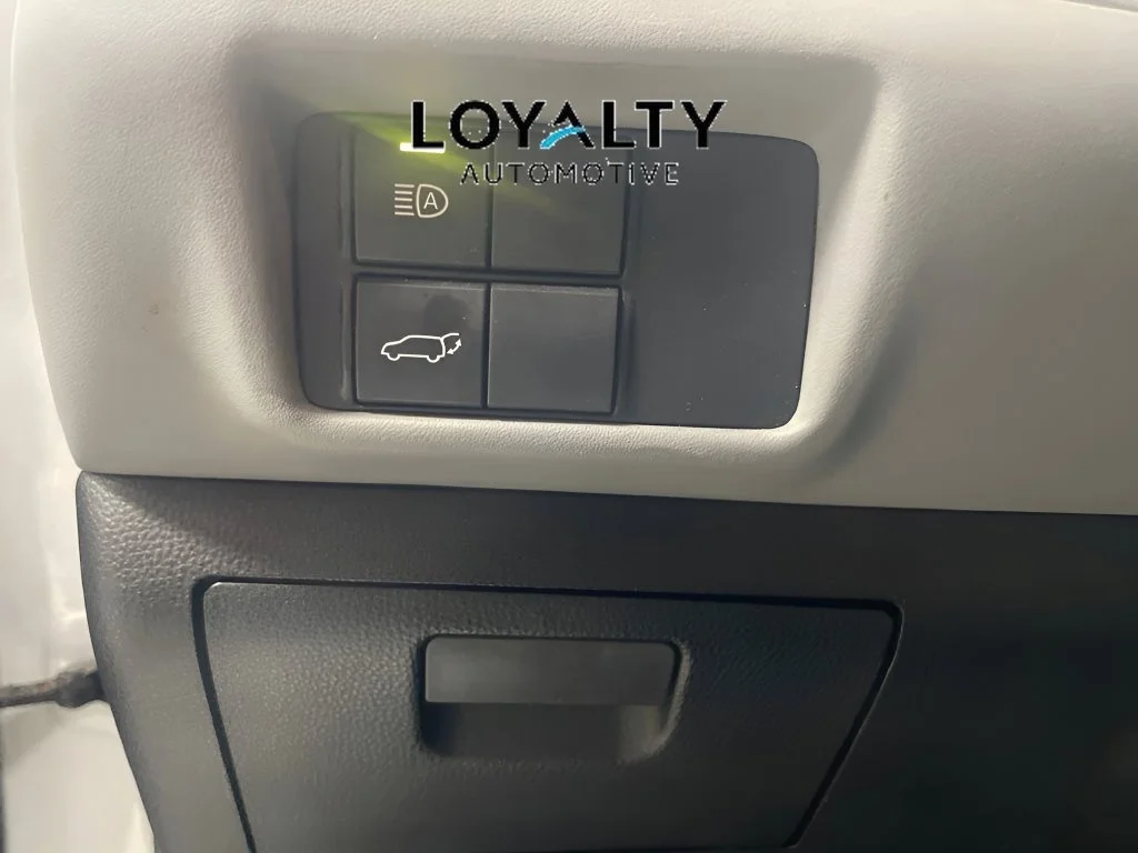 Used 2020 Silver Toyota XLE image 19