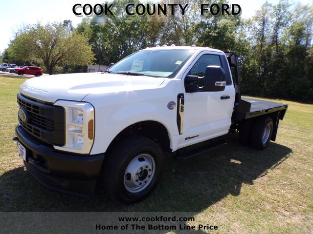 New 2026 Oxford White Ford F-350® XL image 3