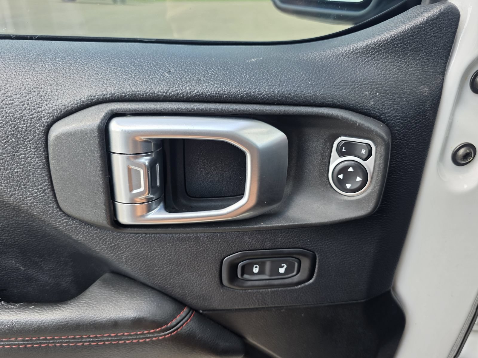Used 2019 White Jeep Rubicon 4x4 image 23