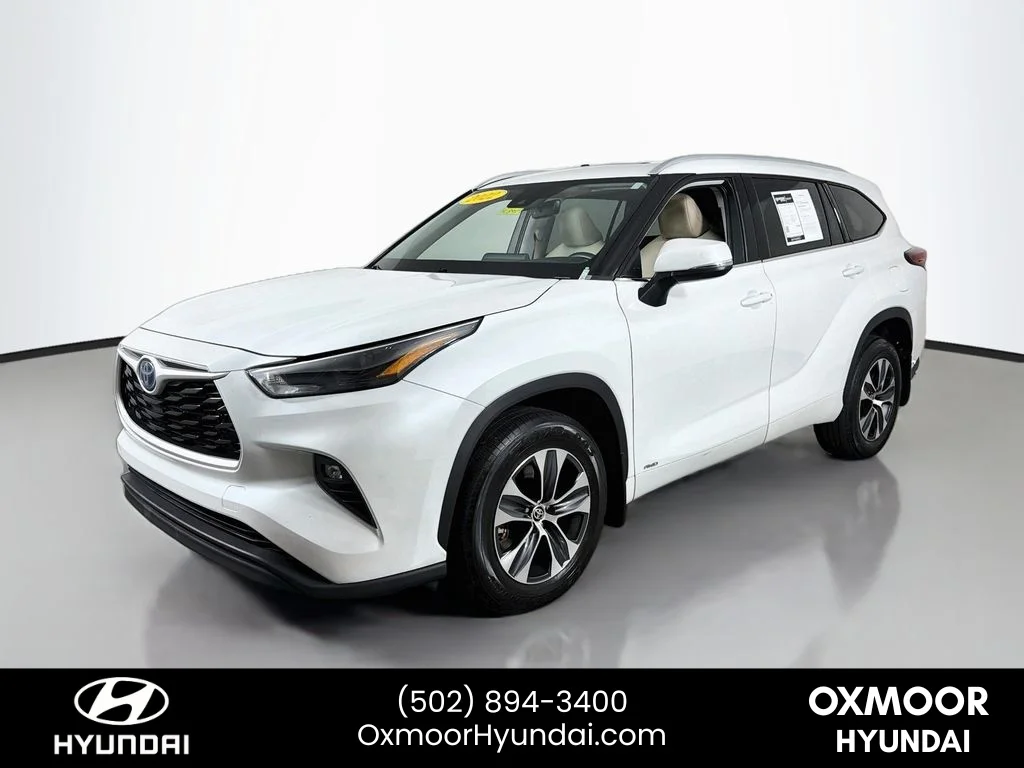 Used 2022 Wind Chill Pearl Toyota Hybrid XLE image 3