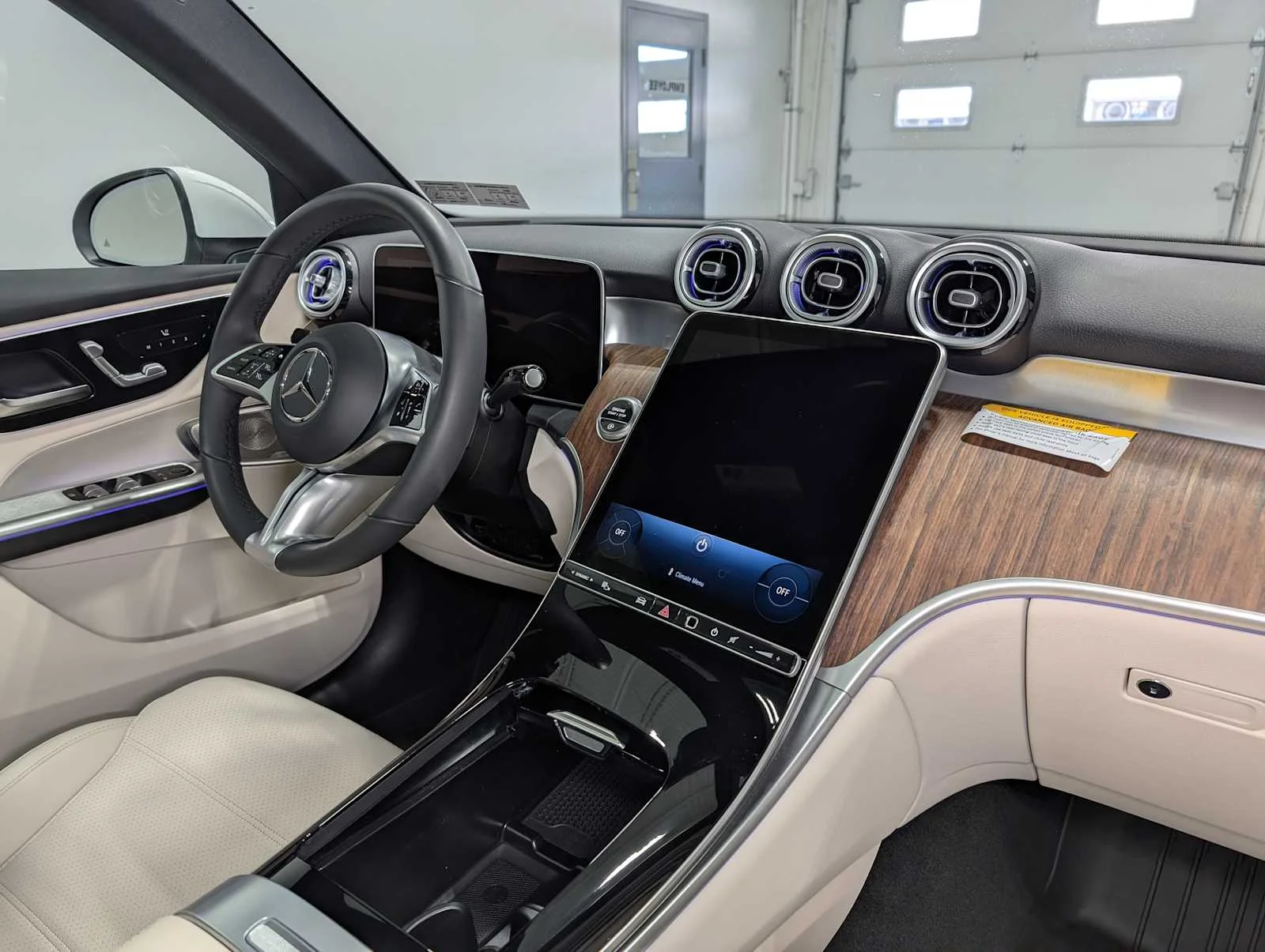 Certified Used 2026 Polar White Mercedes-Benz GLC 300 image 36