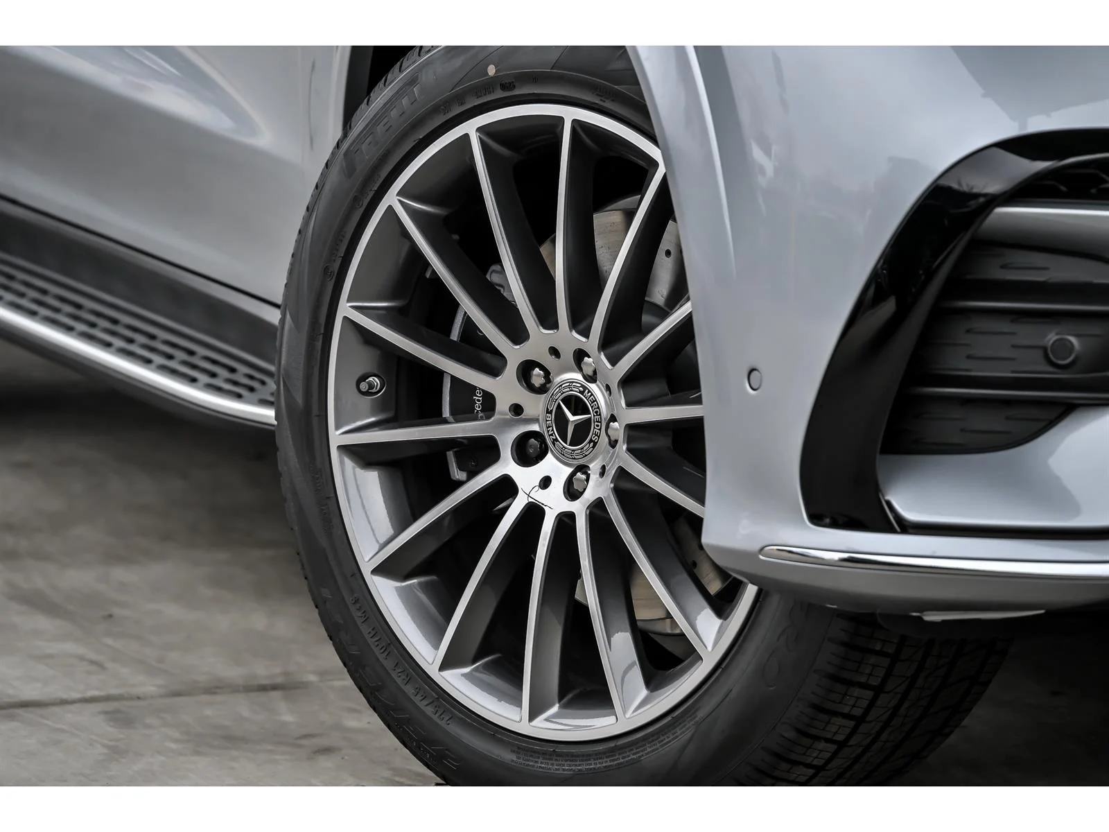 New 2026 Cirrus Silver Metallic Mercedes-Benz GLE 450 4MATIC® image 3