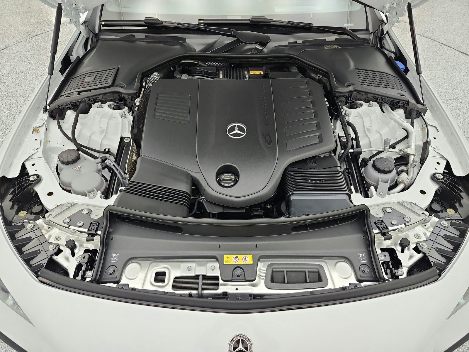 New 2026 MANUFAKTUR Moonlight White Metallic Mercedes-Benz CLE 450 4MATIC® Cabriolet image 26