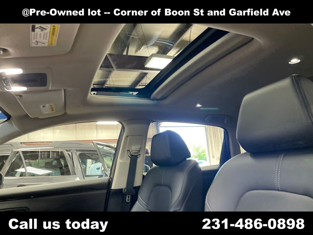 Used 2023  Honda EX-L image 12