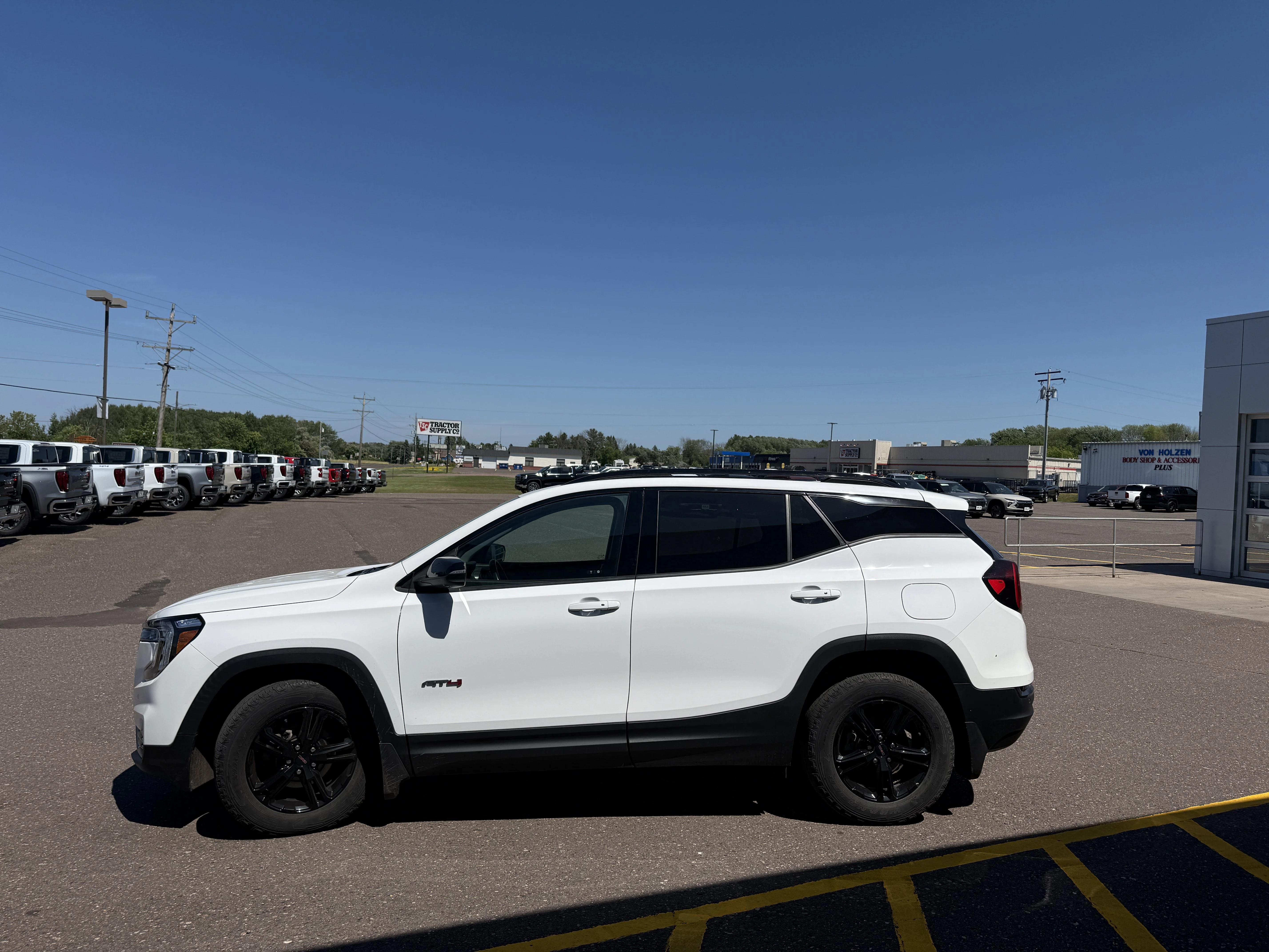 Used 2022 Summit White GMC AT4 image 5