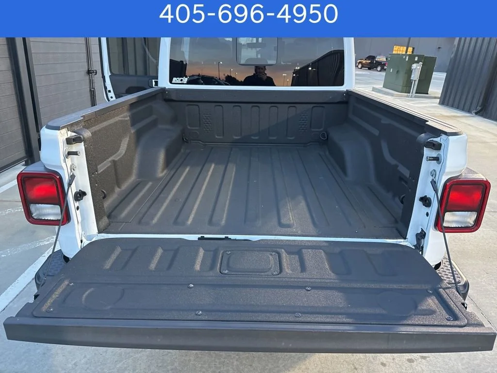 Pre-Owned 2020 Jeep Gladiator Overland