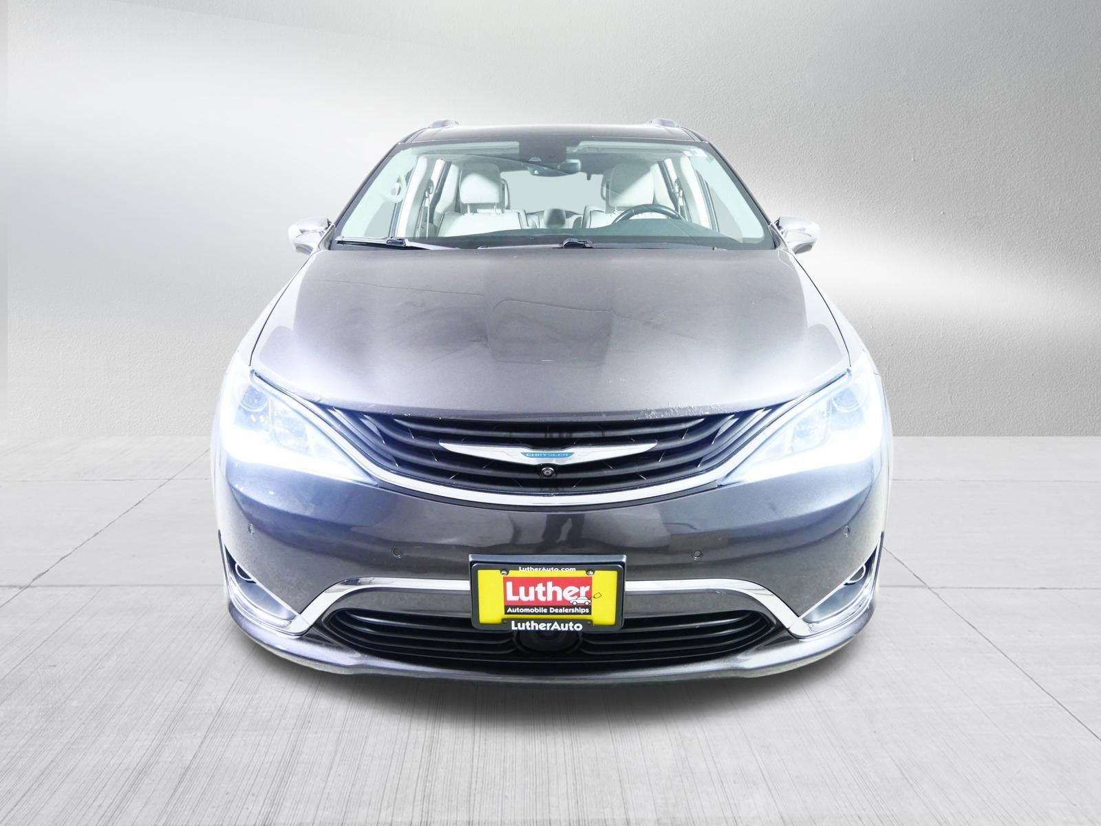 Used 2018 Chrysler Pacifica Hybrid Limited with VIN 2C4RC1N70JR124724 for sale in Golden Valley, Minnesota