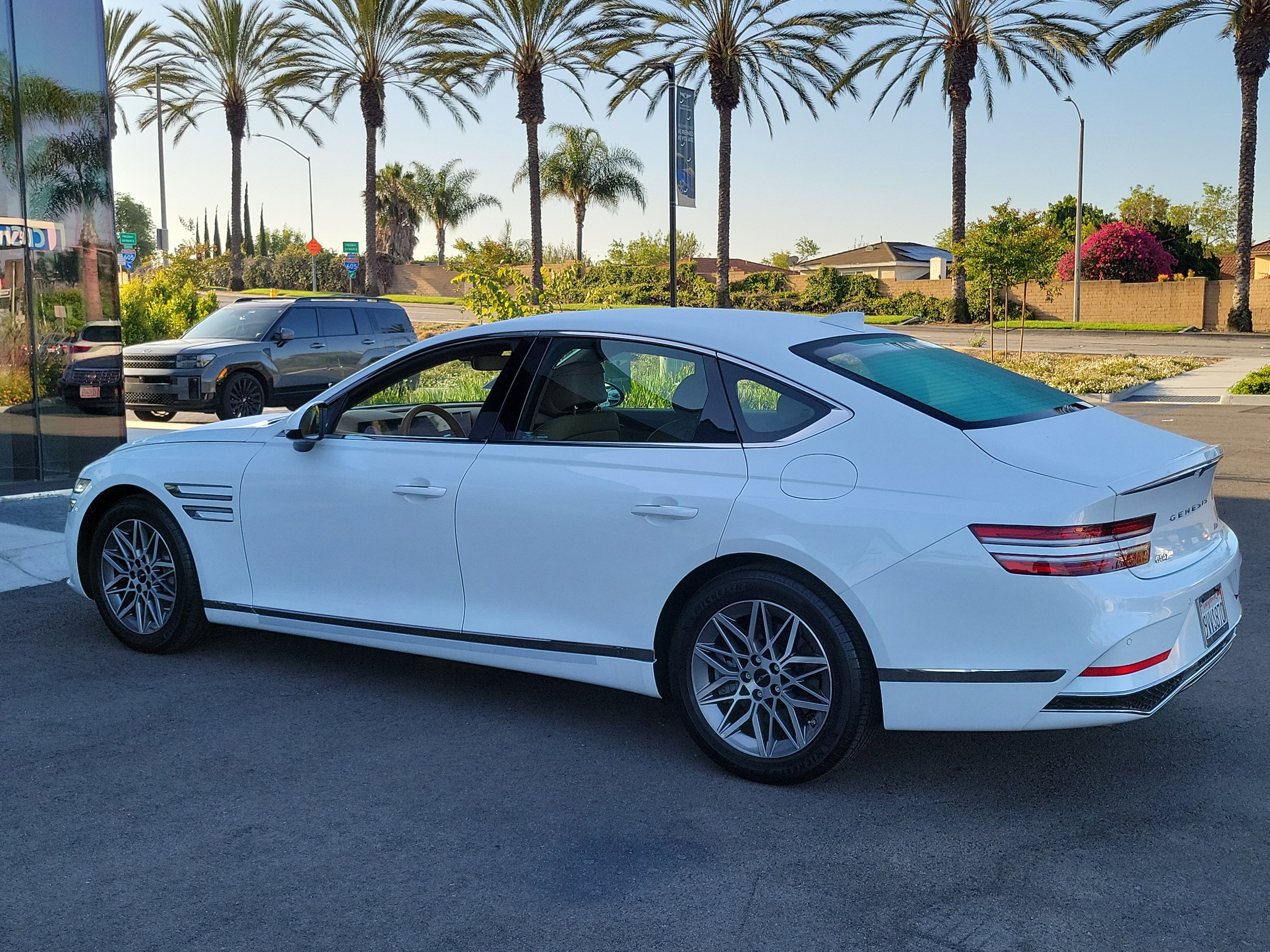 Certified Used 2026 Uyuni White Genesis 2.5T image 25