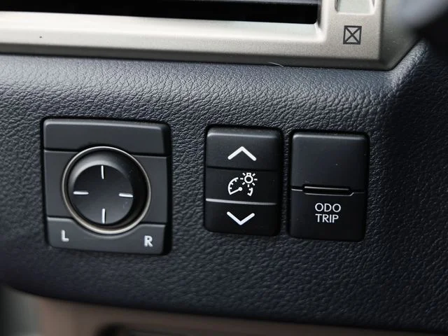 Used 2020 Silver Lexus 460 image 20