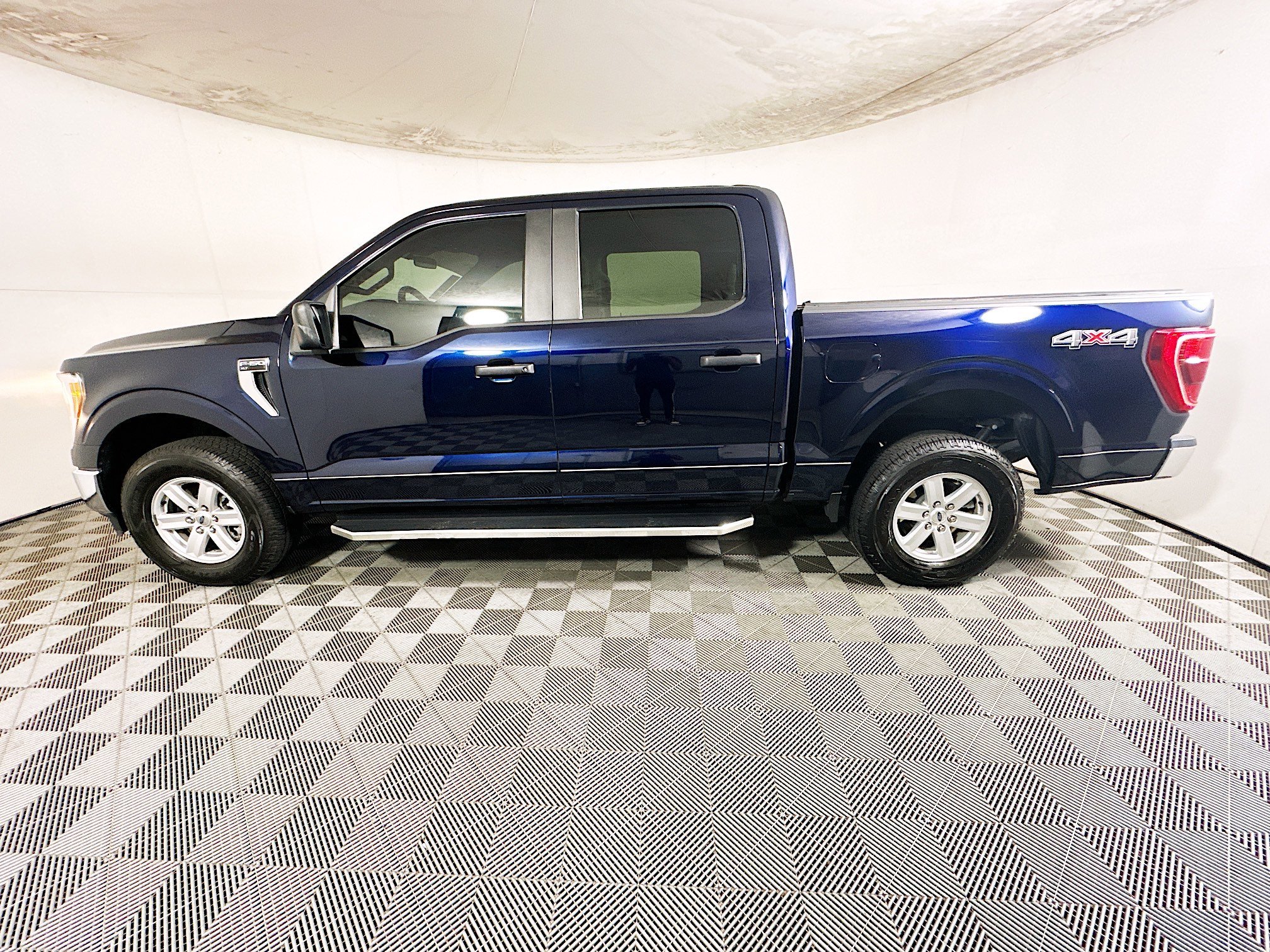 Used 2022 Blue Metallic Ford XLT image 6