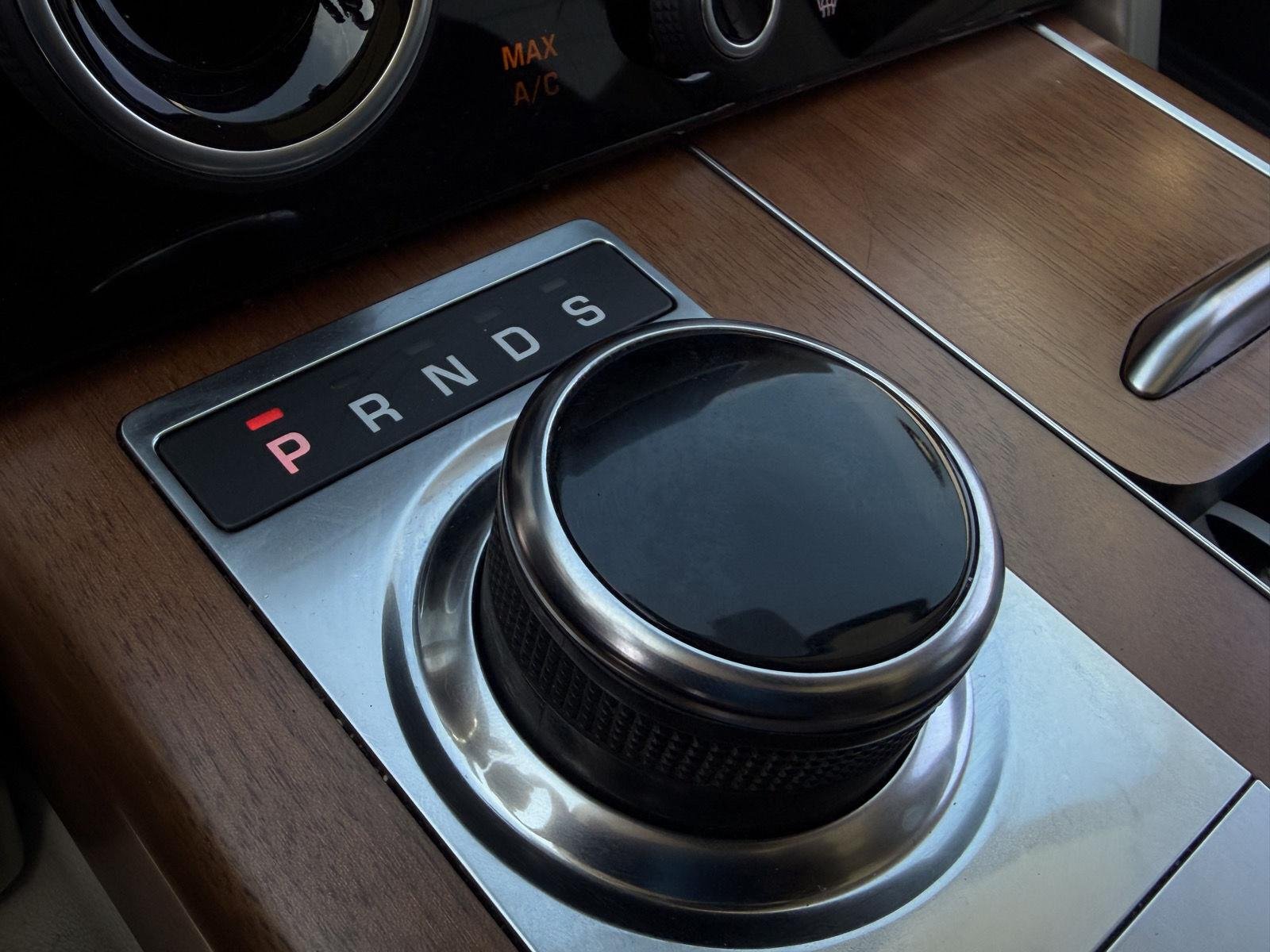 Used 2019 Byron Blue Metallic Land Rover HSE image 30