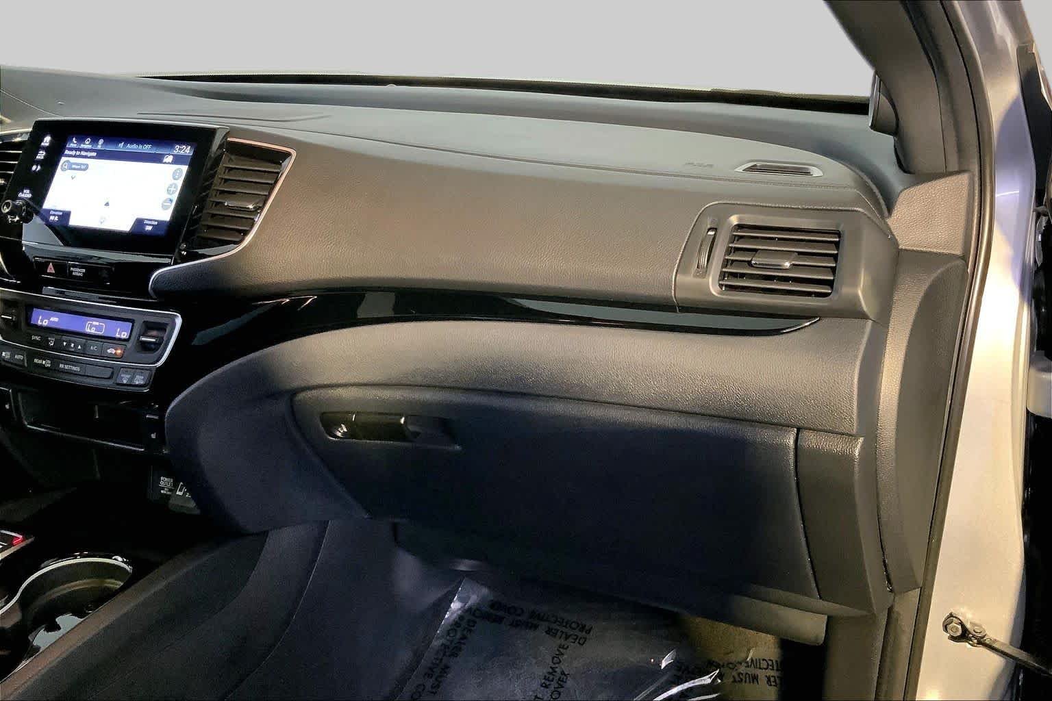 Used 2019 Lunar Silver Metallic Honda Touring image 19