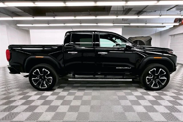 Used 2023 Onyx Black GMC Denali image 15