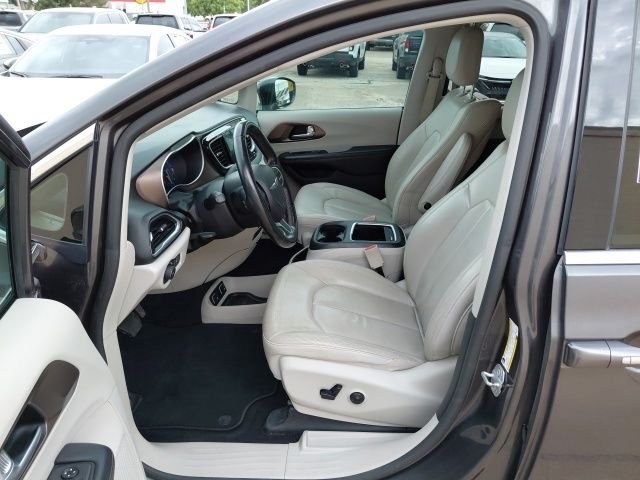 Used 2019 Gray Chrysler Touring L Plus image 23