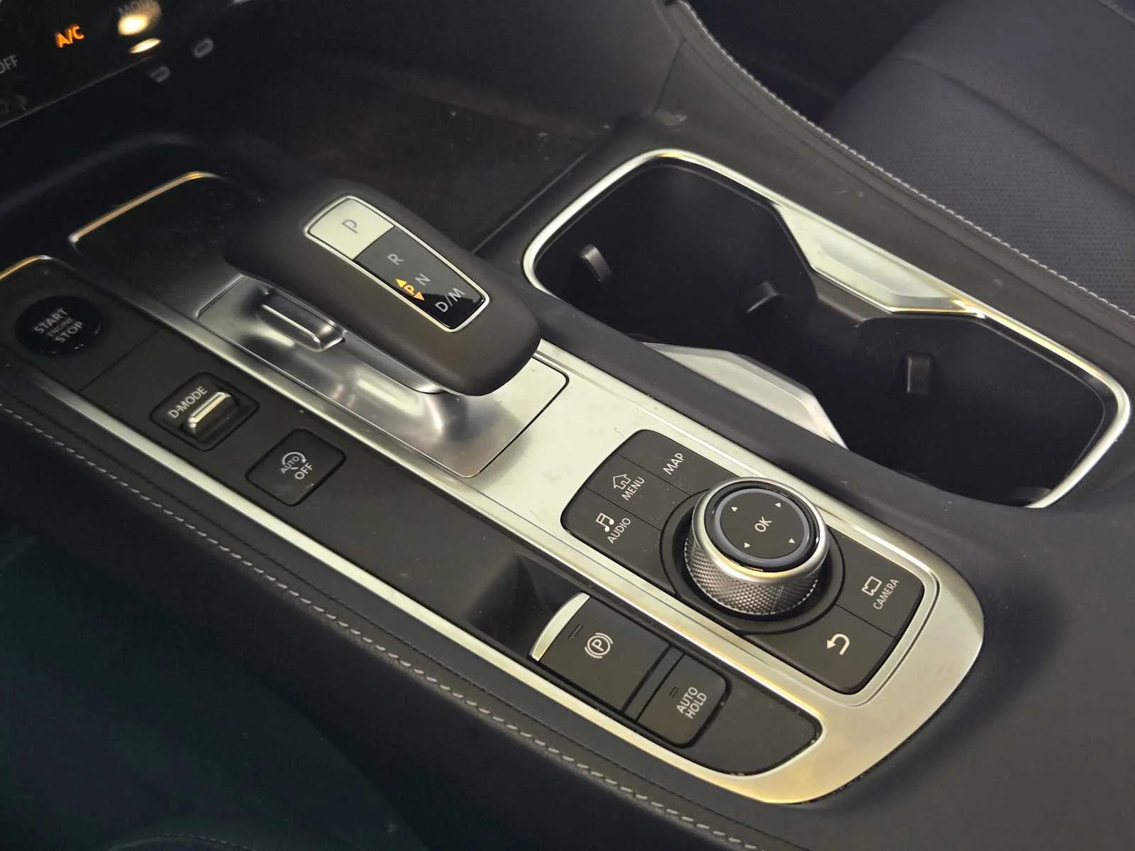 New 2026 2T RAD WHT INFINITI Sport AWD image 14