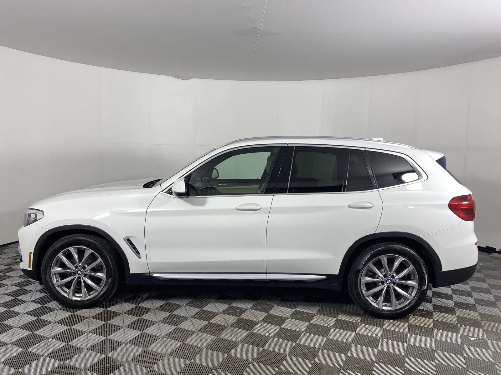 Used 2018 Alpine White BMW xDrive30i image 12