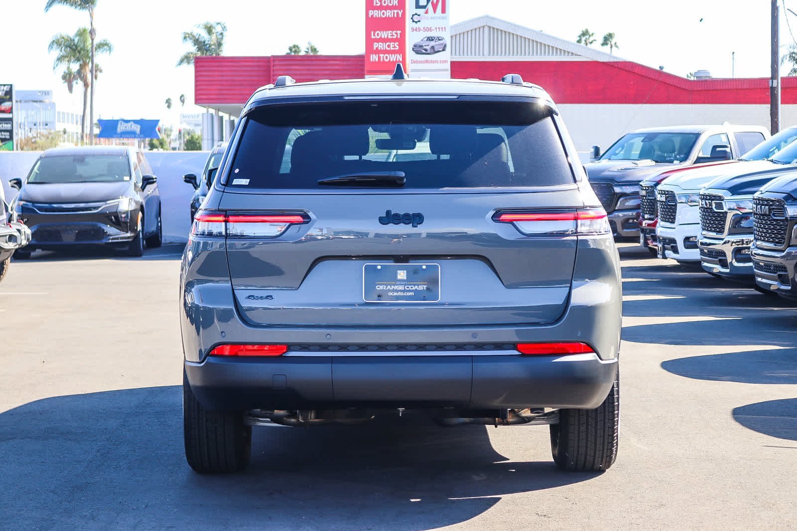 New 2027 Sting-Gray Clear-Coat Paint Jeep Laredo Altitude image 5