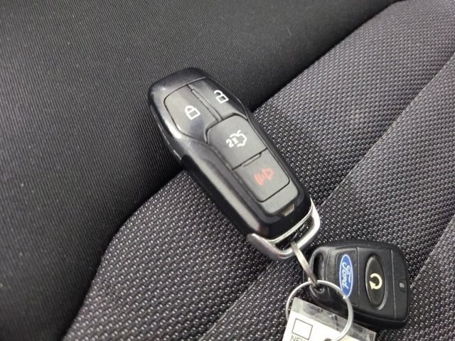 Used 2015 Oxford White Ford SE image 31