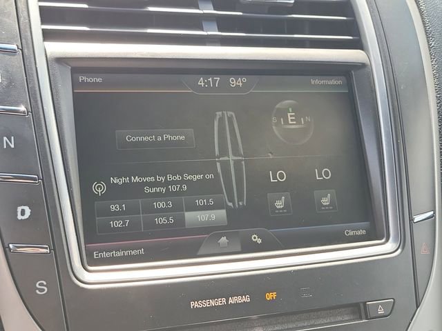 Used 2016 White Lincoln Premiere image 27