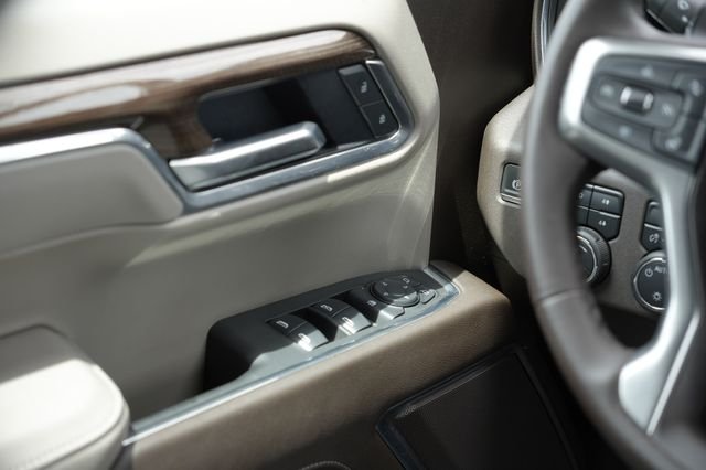 Used 2025 White Chevrolet LT image 14