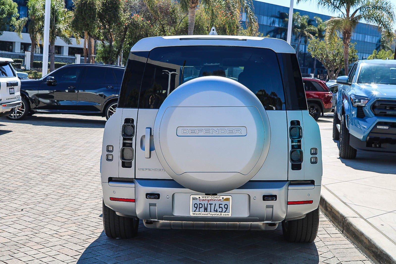 Used 2025 Silicon Silver Premium Metallic Land Rover X image 7
