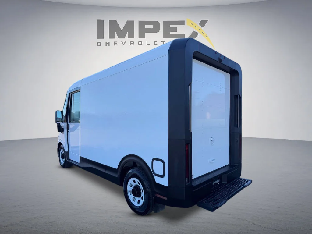 Used 2025 Oyster White Chevrolet AWD 400 image 3