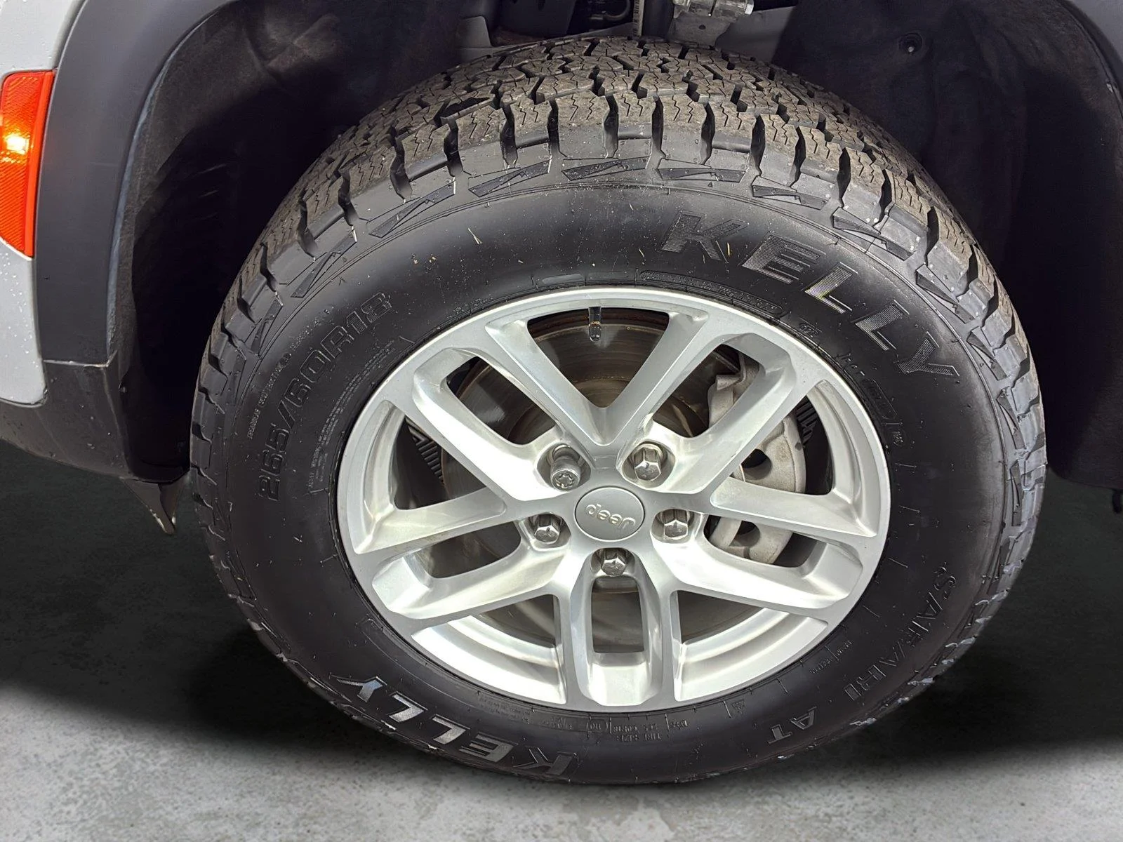 Used 2024 Silver Zynith Jeep Laredo X image 11