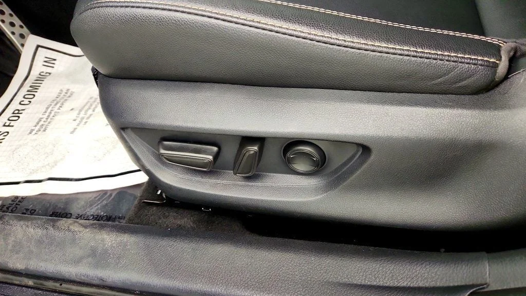 Used 2025 Ice Cap Toyota SE w/ Convenience Pkg image 11