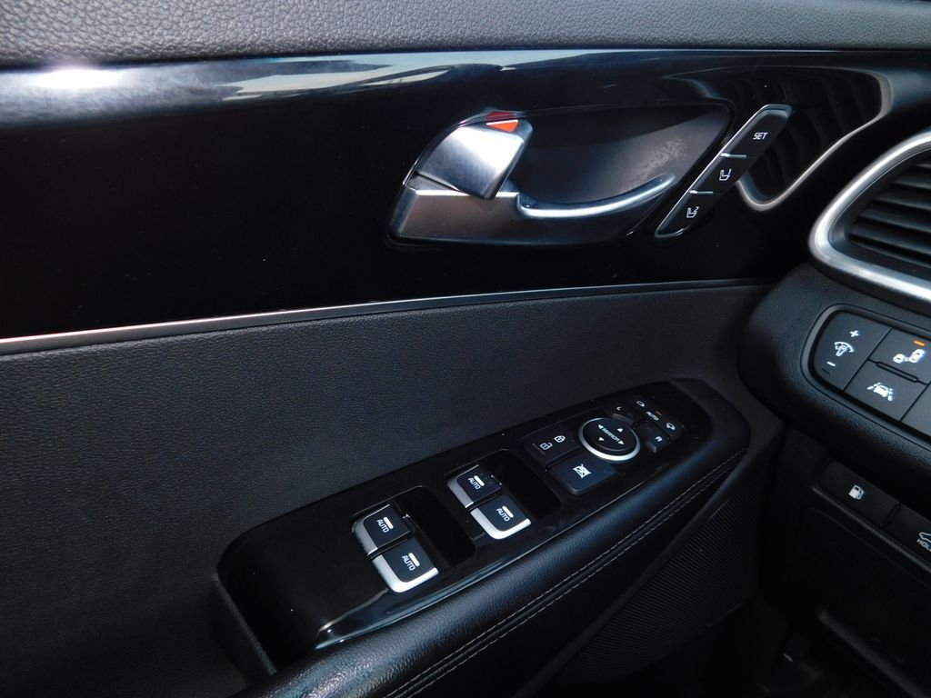 Used 2020 White Kia SX image 29