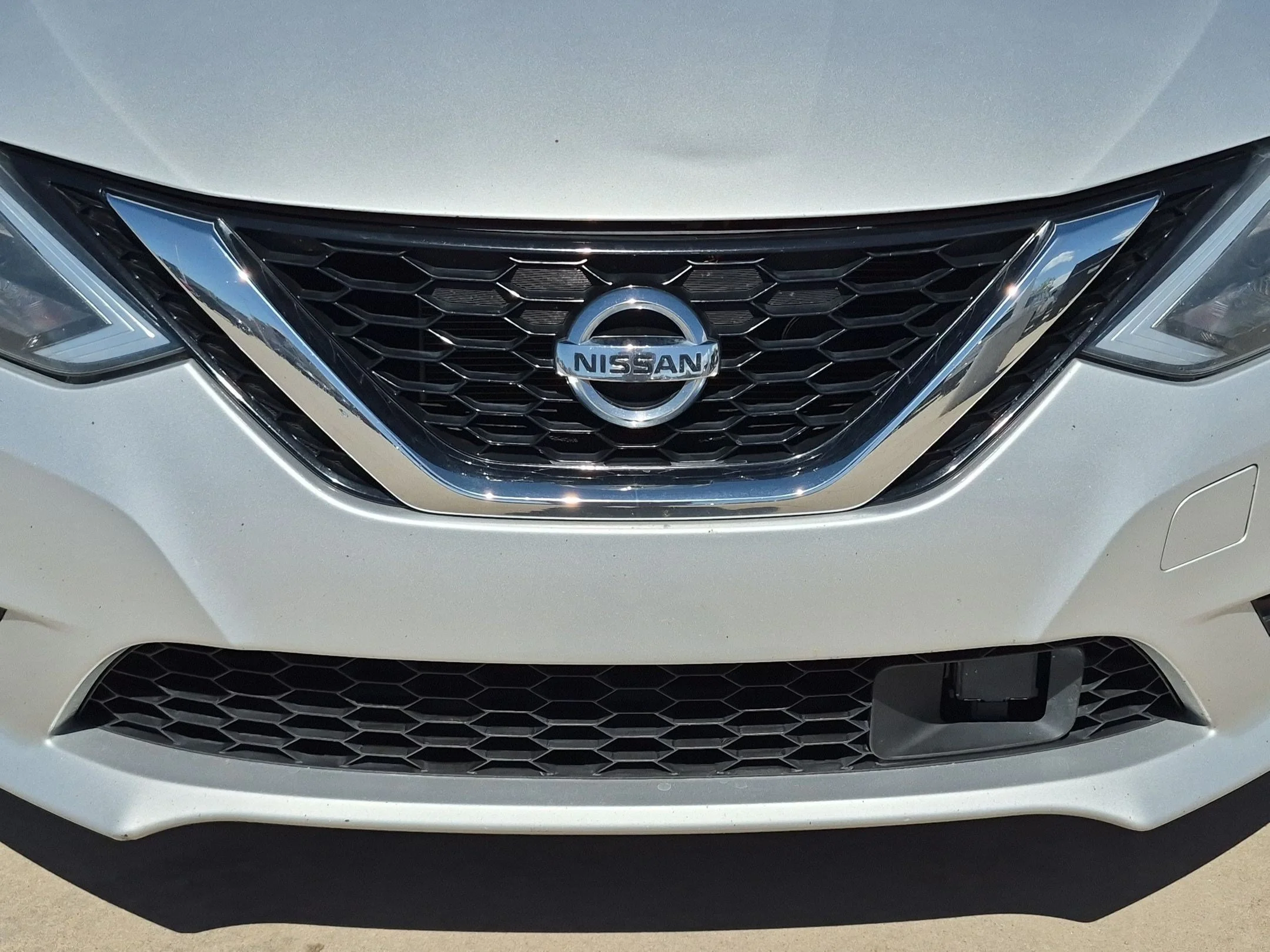 Used 2018 Brilliant Silver Nissan S image 10