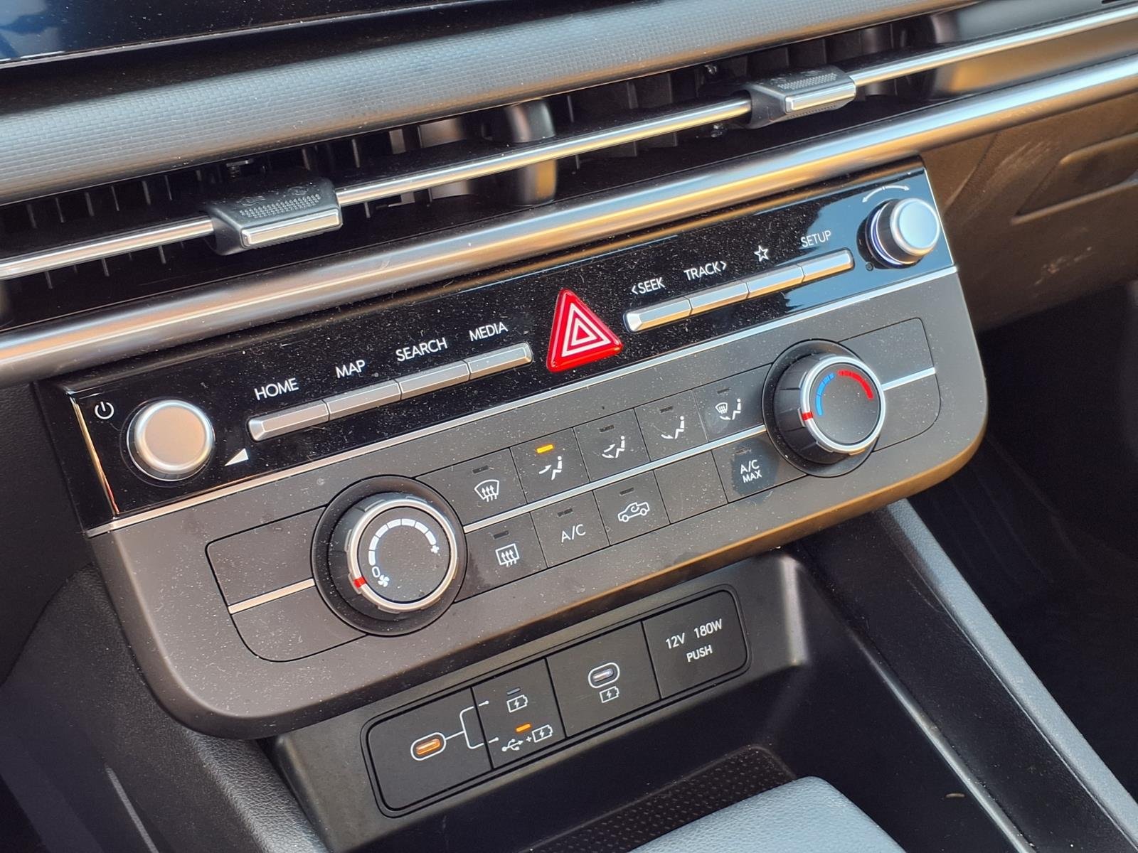 2025 Hyundai Santa Cruz SE - Photo 4