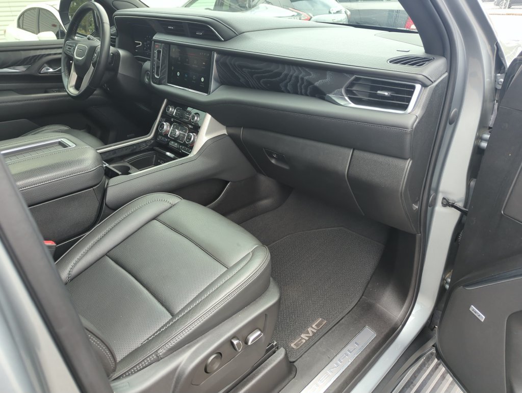 Used 2023 Silver GMC Denali image 39