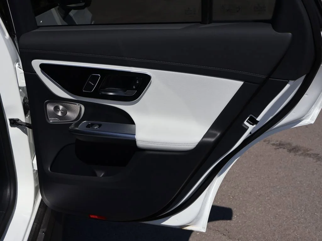 New 2026 Polar White Mercedes-Benz GLC 300 image 58