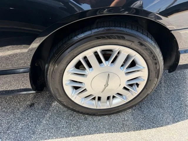 Used 2003 Black Ford Base image 7