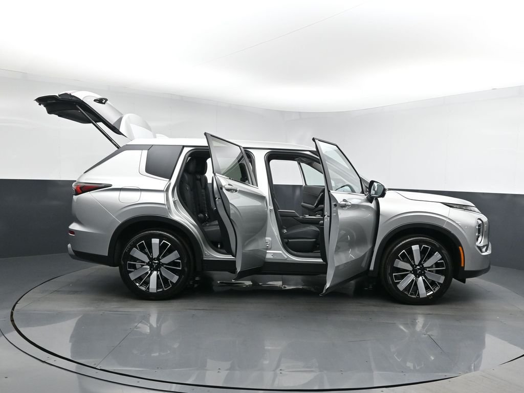 New 2026 Silver Mitsubishi SE image 26