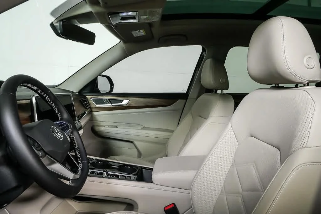 New 2026 Avocado Green Pearl Volkswagen 2.0T SE w/Technology image 5