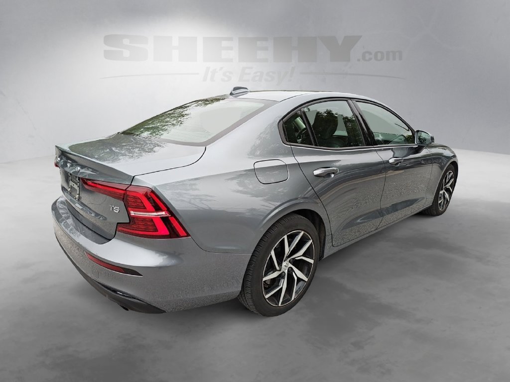 Used 2020 Gray Volvo T5 Momentum image 13