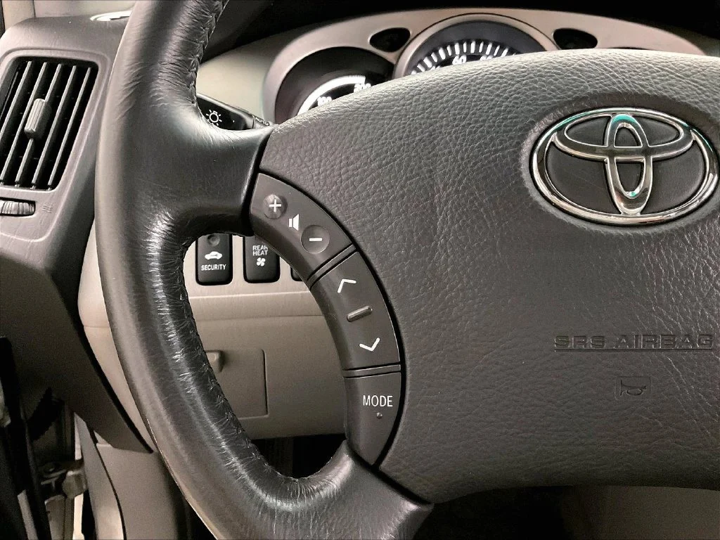 Used 2006 Silver Toyota Limited image 23