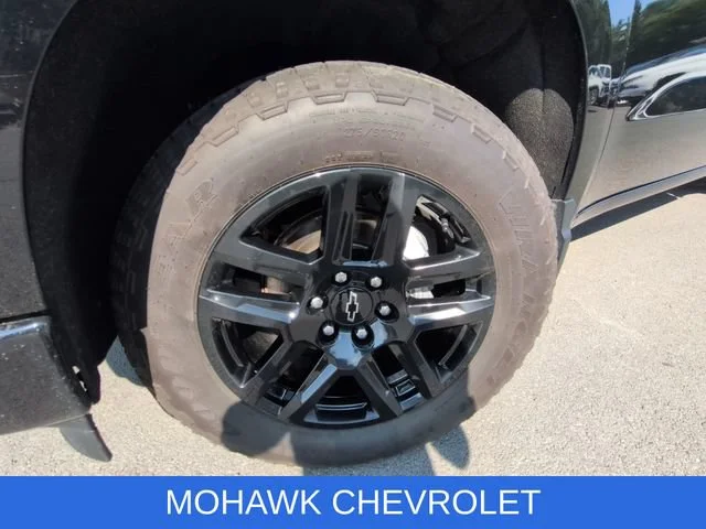 Used 2022 BLACK Chevrolet Custom image 33